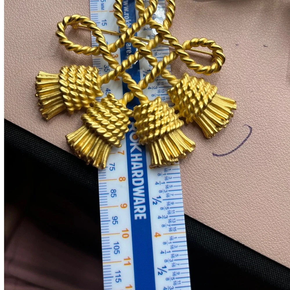 Vintage Gold Toned Twisted‎ Rope Knot Tassel Celtic Scottish Large Brooch Pin